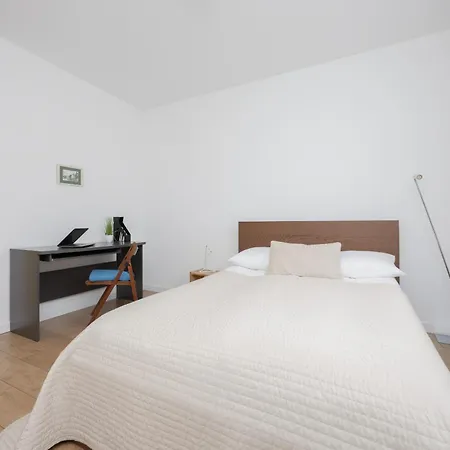 Sloneczny Z Parkingiem By Renters Apartment Warsaw