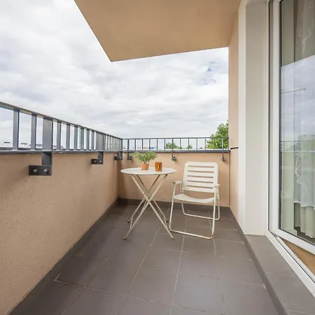 Sloneczny Z Parkingiem By Renters Varšava